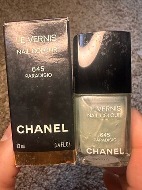 CHANEL Le Vernis 645 Paradisio Shimmery Sage Green